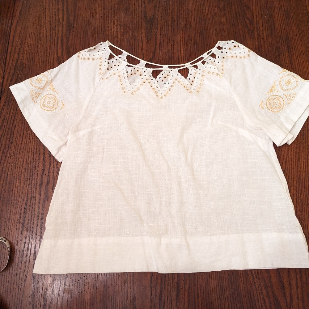 White short sleeve blouse, Madewell, women's size medium, unusual scalloped top